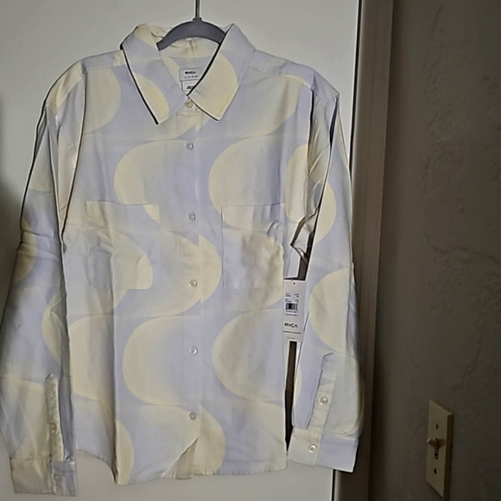 RVCA L Womens Flannel color is a hydrangea and creme/light yellow